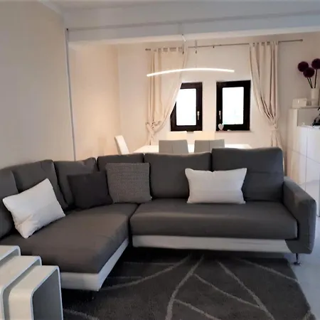 Relax 200 M T Apartament *