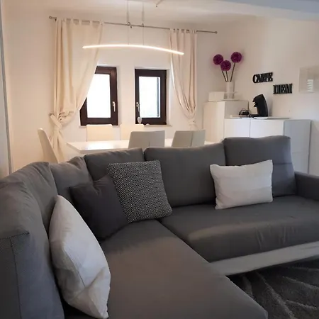 Relax 200 M T Apartament *